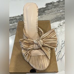 Round heel sandals